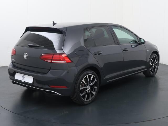 Volkswagen e-Golf E-DITION | 136 PK | Multifunctioneel stuurwiel | Navigatiesysteem | Parkeersensoren voor en achter |
