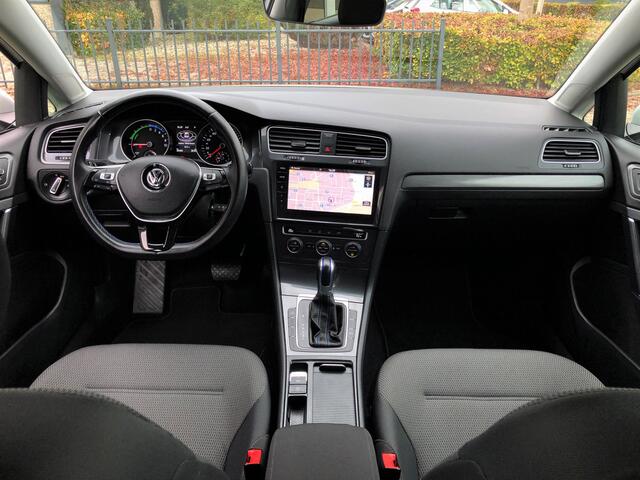 Volkswagen e-Golf 136 pk | Warmtepomp | Parelmoer | App-Connect