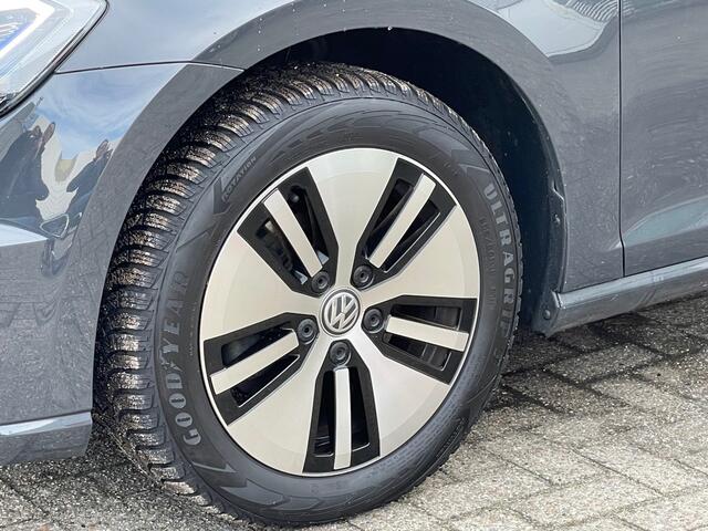 Volkswagen e-Golf e-Golf 36kWh Warmtepomp! / Navi / Carplay SOH94%