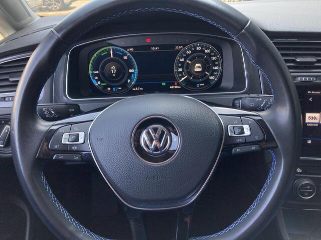 Volkswagen e-Golf E-DITION 100kW/136PK · Navigatie · Camera + Parkeersensoren · Keyless
