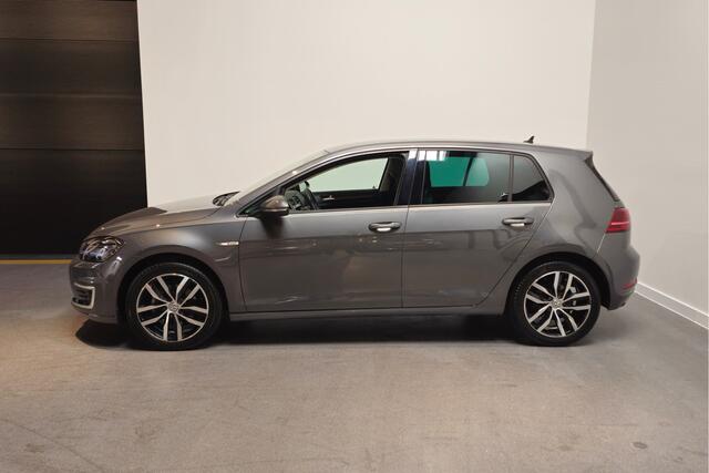 Volkswagen e-Golf E-DITION - Apple Carplay/Android Auto - Adaptive Cruise - Navi - 220w Laadkabel en Type 2