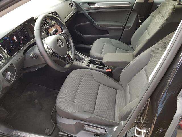 Volkswagen e-Golf | Navigatie | Climate control | Bluetooth | Camera | Digitale Cockpit | Lichtmetalen velgen 17" |