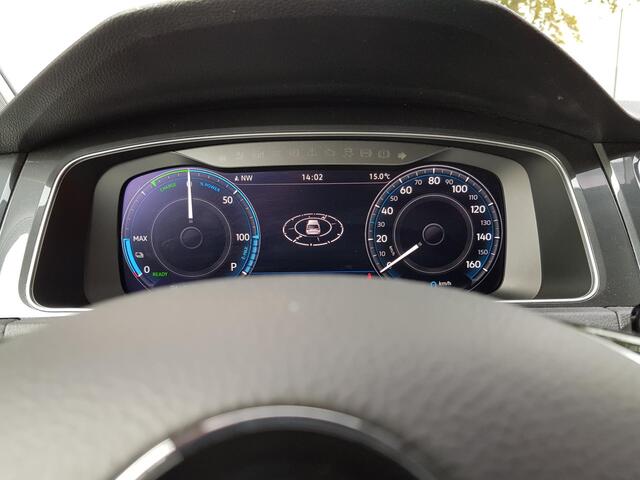 Volkswagen e-Golf | Navigatie | Climate control | Bluetooth | Camera | Digitale Cockpit | Lichtmetalen velgen 17" |