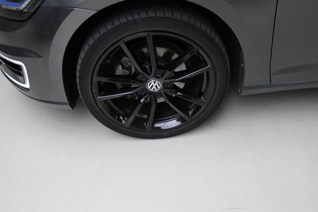 Volkswagen e-Golf E-Golf DSG | Airco | PDC+Camera | Leder | Side Assist |Stoelverw.
