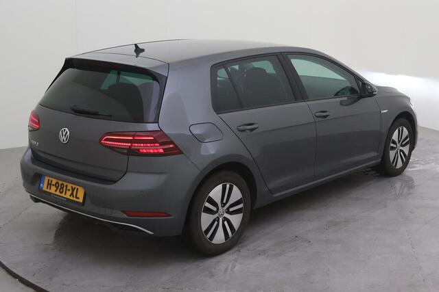 Volkswagen e-Golf 136 PK E-DITION / Warmtepomp / LED Navigatie / Parkeersensoren achterzijde / 16''LMV