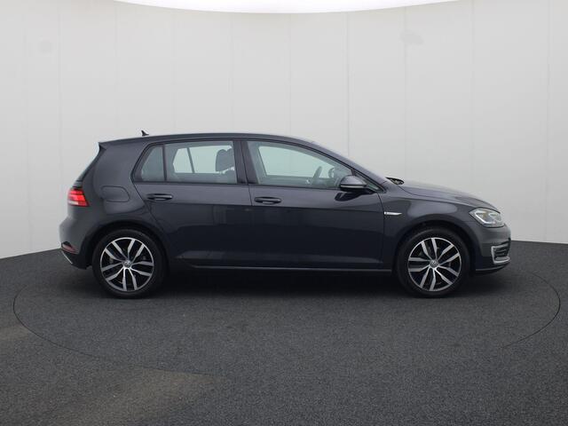 Volkswagen e-Golf 100kW/136PK E-DITION · Navigatie · Camera + Parkeersensoren · LED