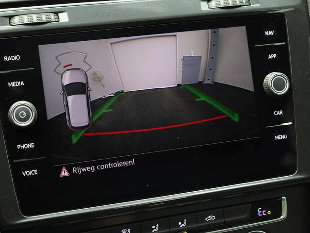 Volkswagen e-Golf 100kW/136PK E-DITION · Navigatie · Camera + Parkeersensoren · LED