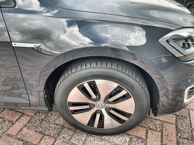 Volkswagen e-Golf 100kW/136PK E-DITION · Navigatie · Stoelverwarming · Camera + Parkeersensoren