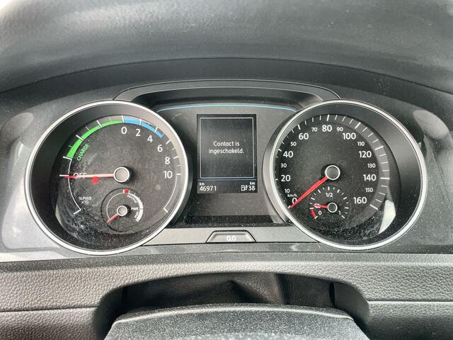 Volkswagen e-Golf 100kW/136PK E-DITION · Navigatie · Stoelverwarming · Camera + Parkeersensoren