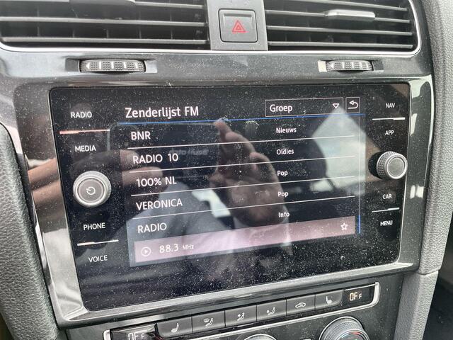 Volkswagen e-Golf 100kW/136PK E-DITION · Navigatie · Stoelverwarming · Camera + Parkeersensoren