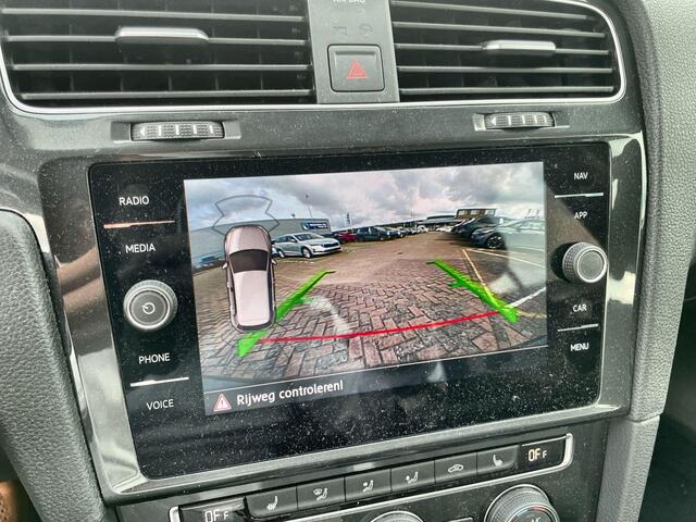 Volkswagen e-Golf 100kW/136PK E-DITION · Navigatie · Stoelverwarming · Camera + Parkeersensoren