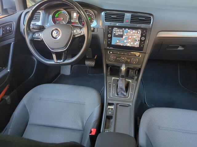 Volkswagen e-Golf E-DITION / ADAPT. CRUISE/ PARK. SENSOREN/ 16" LMV/ NAVI/ CLIMA