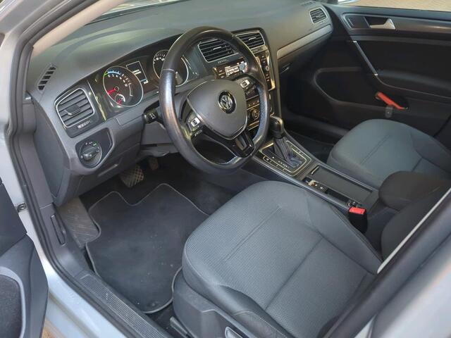 Volkswagen e-Golf E-DITION / ADAPT. CRUISE/ PARK. SENSOREN/ 16" LMV/ NAVI/ CLIMA