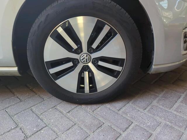 Volkswagen e-Golf E-DITION / ADAPT. CRUISE/ PARK. SENSOREN/ 16" LMV/ NAVI/ CLIMA
