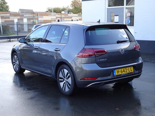 Volkswagen e-Golf E-DITION Automatische airco, navigatie, lederen bekleding, parkeersensoren voor en achter, licht metalen velgen, enz.