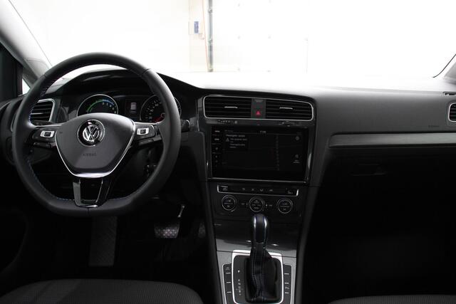 Volkswagen e-Golf Edition Volkswagen e-Golf e-Golf | Navigatie | Climate Control | Cruise control adaptief | Parkeer sensoren | Lichtmetalen Velgen 17" |