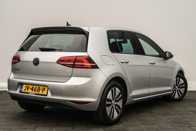 Volkswagen e-Golf 85 Kw 24 kWh | Adap. Cruise | Carplay | Org. NL | LED | PDC | Voorruitverwarming
