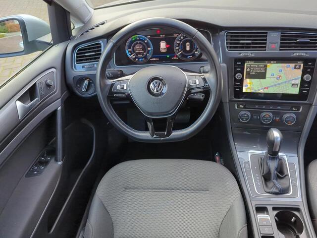 Volkswagen e-Golf E-DITION / Virtual Cockpit / LED / Navigatie / Parkeersensoren / 16"