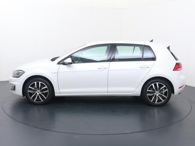 Volkswagen e-Golf E-DITION | 136 PK | Navigatiesysteem | Voorstoelen & voorruit verwarmd | Adaptive cruise control |