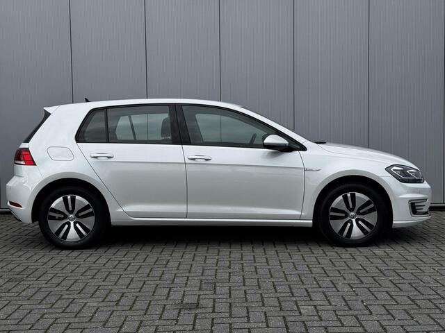 Volkswagen e-Golf E-DITION / Navigatie / SOH 93% / Parkeersensoren v+a / Adaptieve Cruise Control /