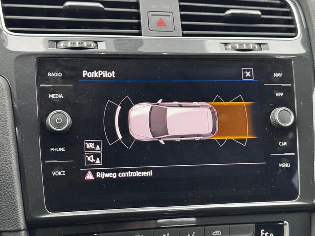 Volkswagen e-Golf E-DITION / Navigatie / SOH 93% / Parkeersensoren v+a / Adaptieve Cruise Control /