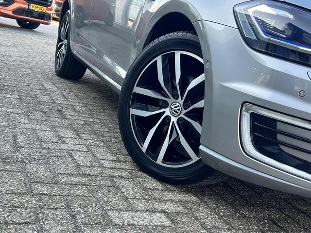 Volkswagen e-Golf e-Golf Verwarmde voorstoelen | Lederen bekleding | Achteruitrijcamera | Warmtepomp