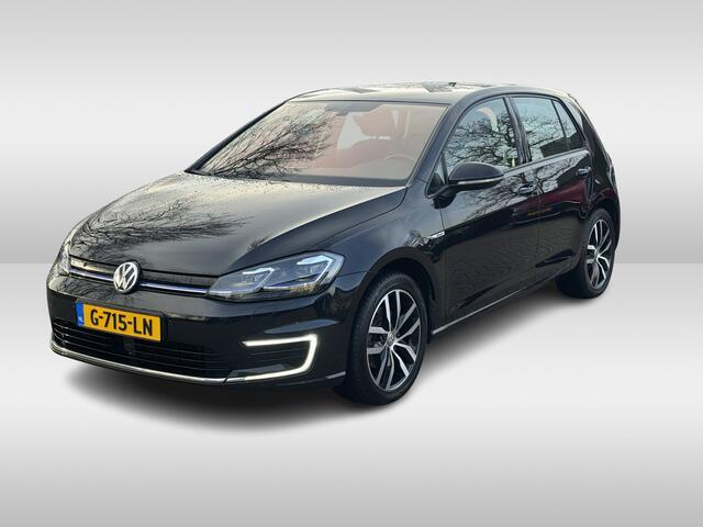 Volkswagen e-Golf e-Golf / Camera / Virtual Cockpit / CarPlay / Keyless / Navigatie / 17'' / Stoelverwarming / DAB / ACC