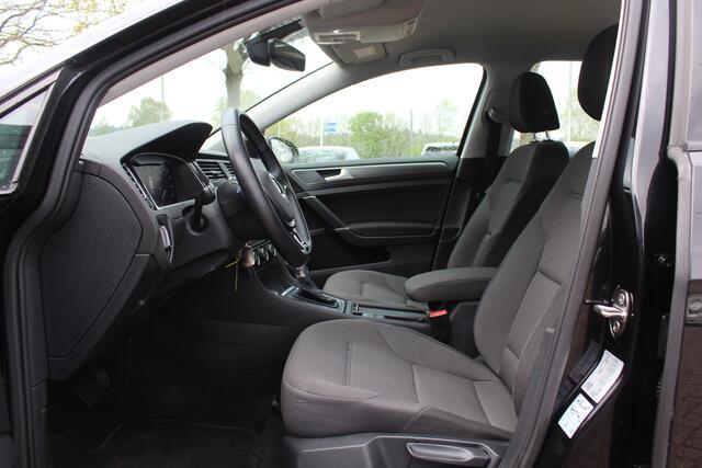 Volkswagen e-Golf e-Golf / Camera / Virtual Cockpit / CarPlay / Keyless / Navigatie / 17'' / Stoelverwarming / DAB / ACC