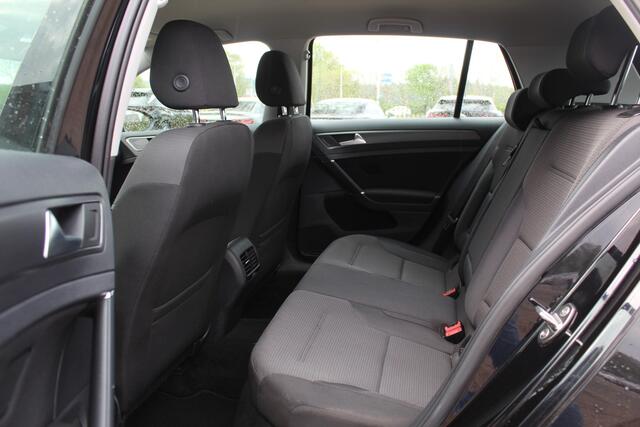 Volkswagen e-Golf e-Golf / Camera / Virtual Cockpit / CarPlay / Keyless / Navigatie / 17'' / Stoelverwarming / DAB / ACC