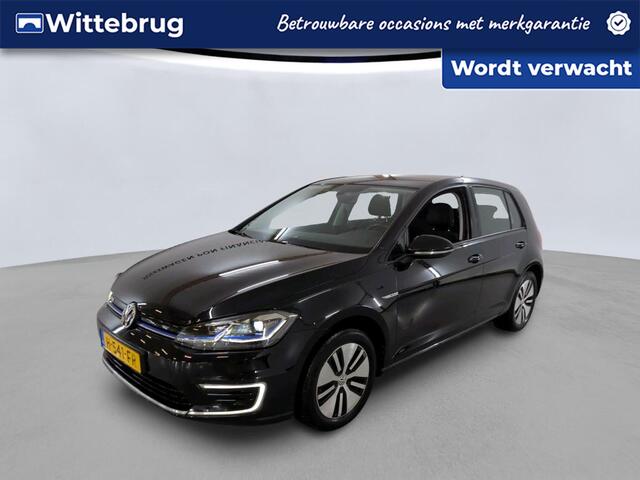 Volkswagen e-Golf E-DITION 136PK / 16" LMV / Parkeersensoren V+A / LED / Navigatie / App-Connect