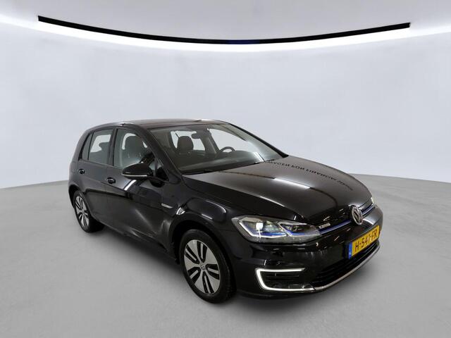 Volkswagen e-Golf E-DITION 136PK / 16" LMV / Parkeersensoren V+A / LED / Navigatie / App-Connect
