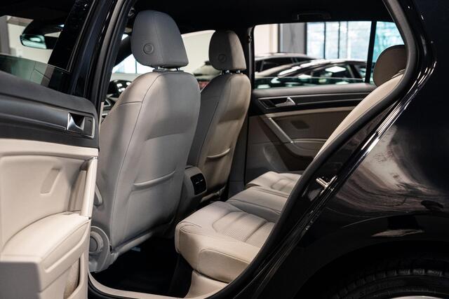 Volkswagen e-Golf *Warmtepomp / Dynaudio / Keyless / Sportstoelen / Lederen bekleding*