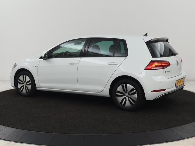 Volkswagen e-Golf E-DITION | Stoelverwarming | Warmtepomp | Carplay | Adaptive cruise | Virtual Cockpit | Navigatie | LED Plus | Getint glas | Climate control