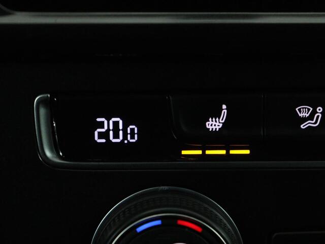 Volkswagen e-Golf E-DITION | Stoelverwarming | Warmtepomp | Carplay | Adaptive cruise | Virtual Cockpit | Navigatie | LED Plus | Getint glas | Climate control