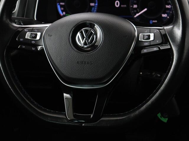 Volkswagen e-Golf E-DITION | Stoelverwarming | Warmtepomp | Carplay | Adaptive cruise | Virtual Cockpit | Navigatie | LED Plus | Getint glas | Climate control
