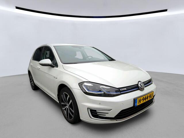 Volkswagen e-Golf E-DITION / Digitaal dashboard / Navigatie / Camera / LED / Parkeersensoren V+A /