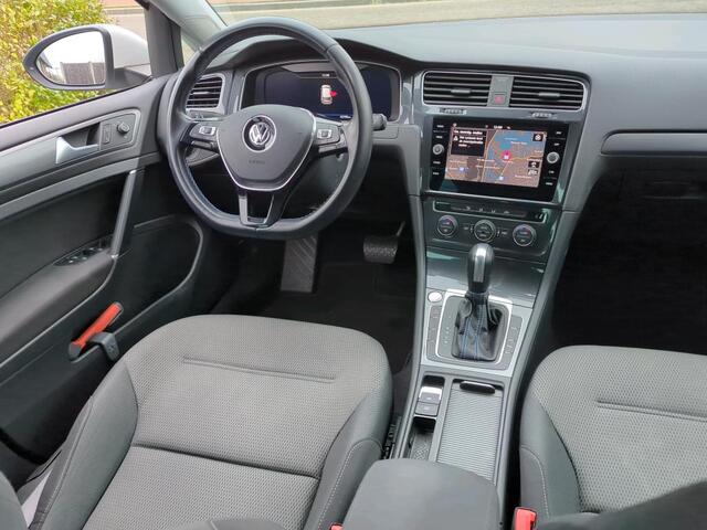 Volkswagen e-Golf E-DITION / Digitaal dashboard / Navigatie / Camera / LED / Parkeersensoren V+A /