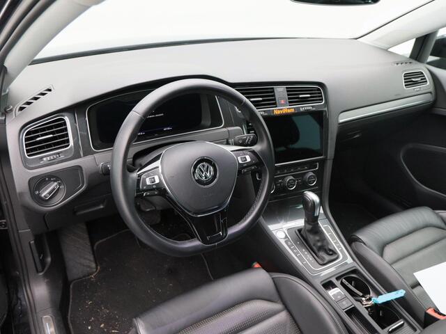 Volkswagen e-Golf E-DITION | Leder | Full LED | Adaptive Cruise | Stoelverwarming | Navigatie | Camera | Carplay | 17 Inch | 40.730 Km!!