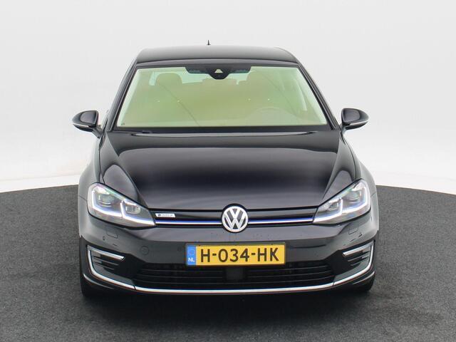 Volkswagen e-Golf E-DITION | Leder | Full LED | Adaptive Cruise | Stoelverwarming | Navigatie | Camera | Carplay | 17 Inch | 40.730 Km!!