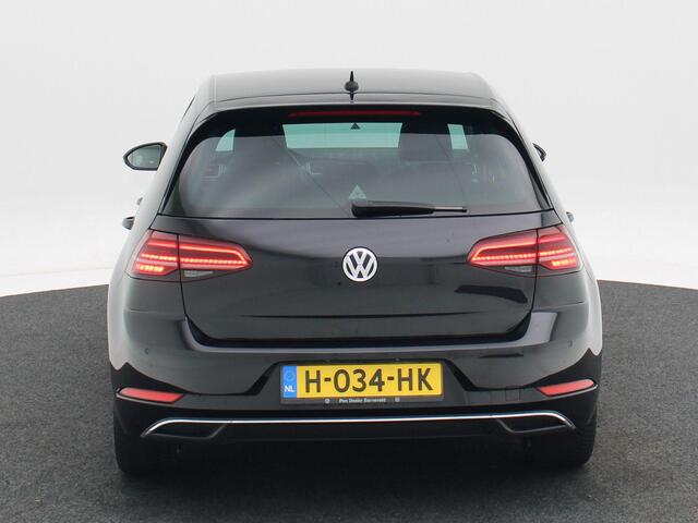 Volkswagen e-Golf E-DITION | Leder | Full LED | Adaptive Cruise | Stoelverwarming | Navigatie | Camera | Carplay | 17 Inch | 40.730 Km!!