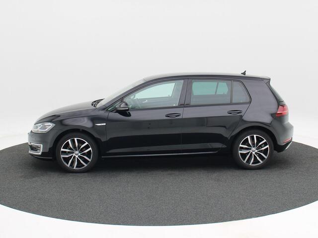 Volkswagen e-Golf E-DITION | Leder | Full LED | Adaptive Cruise | Stoelverwarming | Navigatie | Camera | Carplay | 17 Inch | 40.730 Km!!