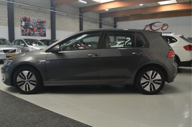 Volkswagen e-Golf e-Golf // NAVI // ADAPTIVE CRUISE // CAMERA // CLIMA // 140.000 km //