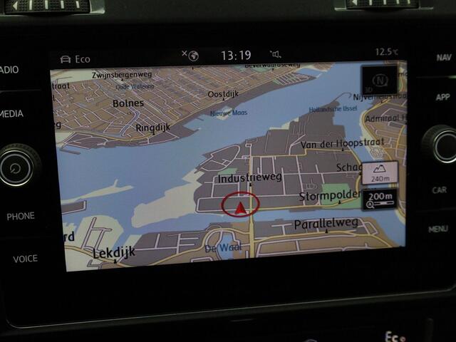 Volkswagen e-Golf E-DITION 100kW/136PK · Navigatie · LED · Camera + Parkeersensoren · Warmtepomp ·