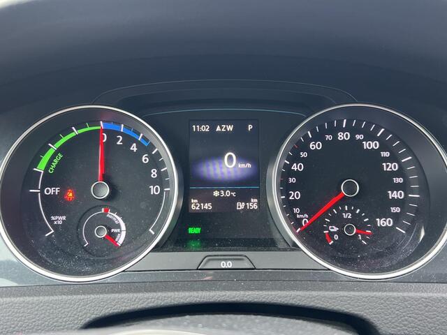 Volkswagen e-Golf E-DITION / AUTOMAAT/ PARK. SENSOREN + CAMERA/ CLIMATE/ LED/ NAVI/ CRUISE