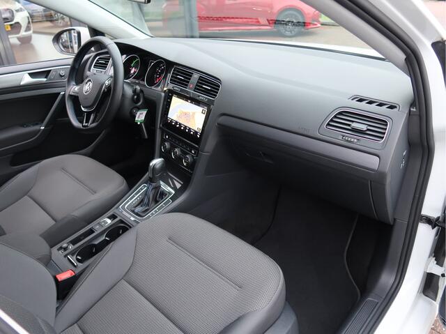 Volkswagen e-Golf e-dition | Navigatie | Wamtepomp | Stoelverw | Led