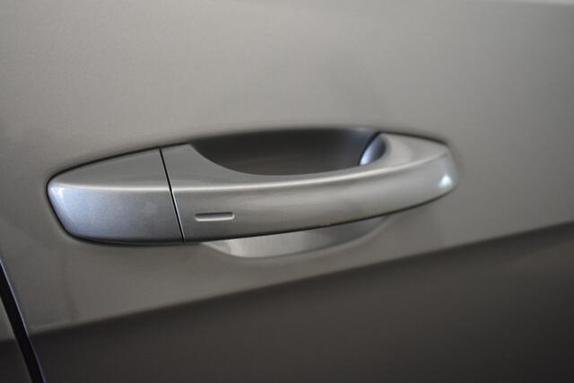 Volkswagen e-Golf 100KW 136PK SOH 100% Camera Warmtepomp Virtual Disc Pro Groot Navi Dodeh detectie