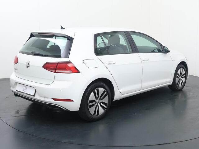 Volkswagen e-Golf E-DITION | 136 PK | SoH 89% | Adaptive cruise control | Climate control | Apple Carplay/Android Auto |