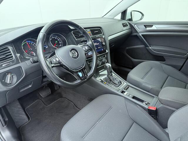 Volkswagen e-Golf E-DITION | 136 PK | SoH 89% | Adaptive cruise control | Climate control | Apple Carplay/Android Auto |