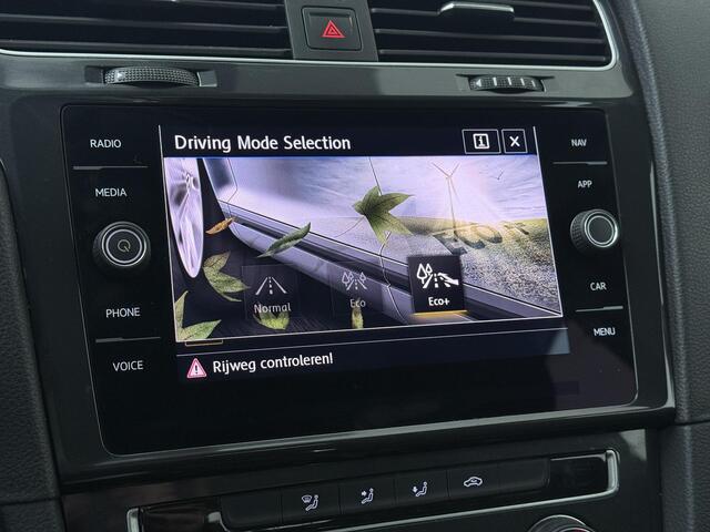 Volkswagen e-Golf E-DITION | 136 PK | SoH 89% | Adaptive cruise control | Climate control | Apple Carplay/Android Auto |