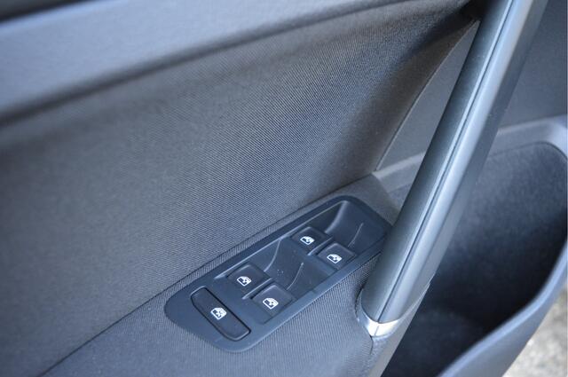 Volkswagen e-Golf E-DITION Warmtepomp / SOH 92% / Addapt. Cruise / Apple,android